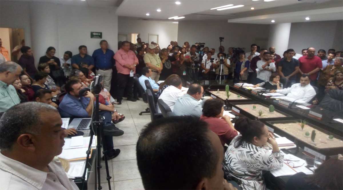 Notable división al interior de Cabildo de La Paz por los ex funcionarios morenistas depedidos