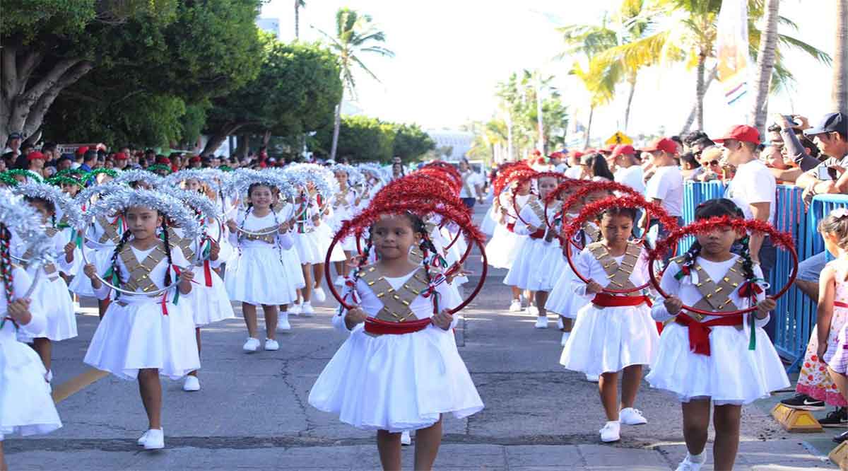 Participaron en La Paz 3,500 personas en el desfile por el 109 aniversario del inicio de la Revolución