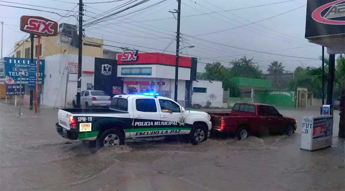 Suspensión de clases en todo BCS; lluvias generan caos en La Paz, Los Cabos y Comondú