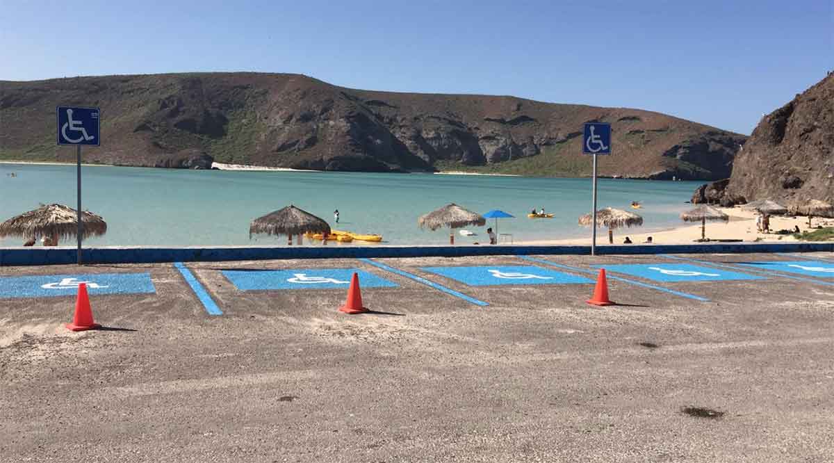 El éxito de playa Balandra la pone en riesgo por el enorme aforo de visitantes