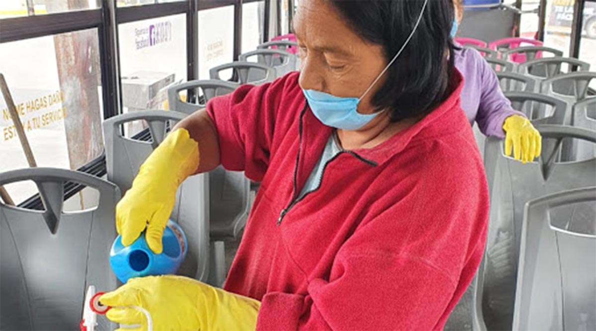 Piden a dueños de transporte público desinfectar unidades diariamente en La Paz