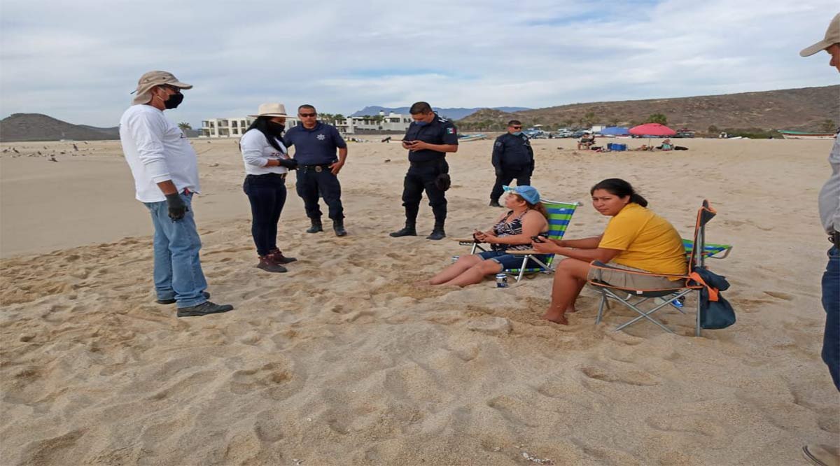 Retiran a personas que se encuentran en la playa en las Delegaciones de La Paz