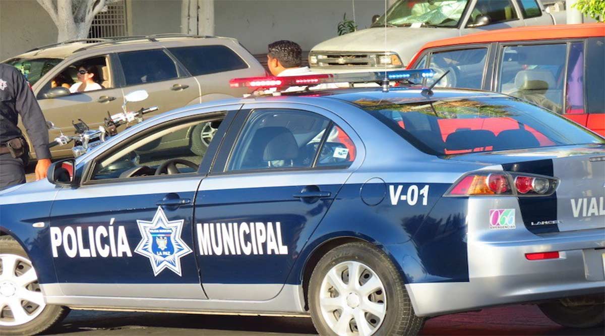 Sorprenden a vigilante de City Club en La Paz robando mercancía