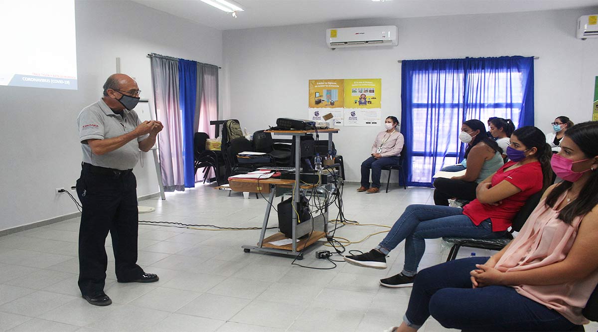 Capacitan a pasantes de odontología en la atención a usuarios en la actual contingencia