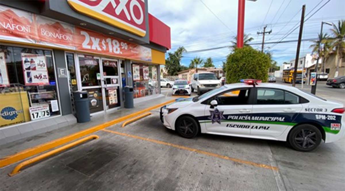 Asalto a mano armada a tienda Oxxo Esterito