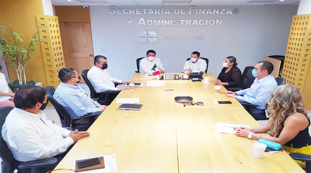 Firman convenio de colaboración interinstitucional la Secretaría de Finanzas y el IMSS en BCS