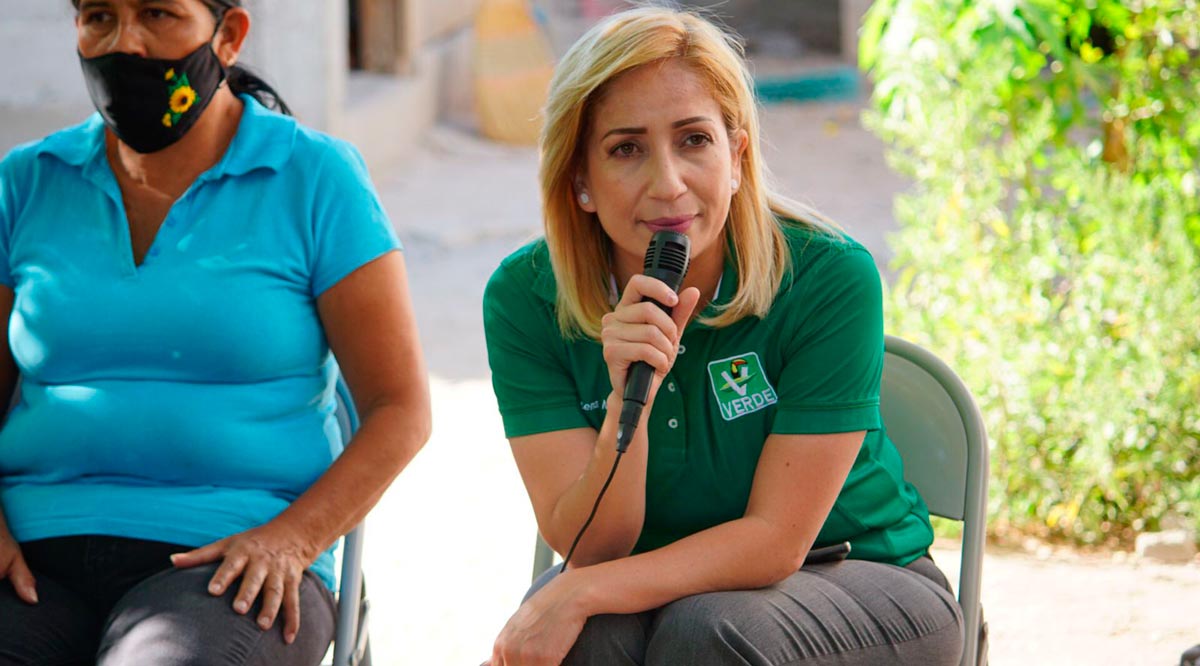 Exhorta a la población Azucena Meza a que conozcan los equipos detrás de todos los candidatos en campaña