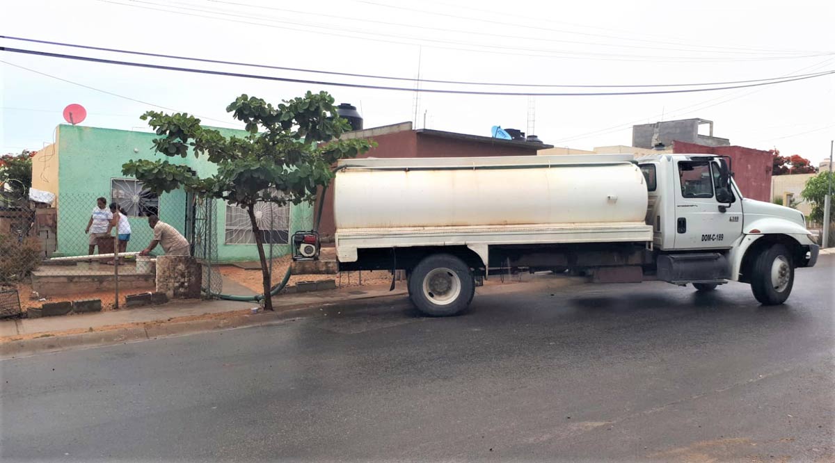 Se reparten entre 14 colonias 30 pipas de agua diariamente en CSL