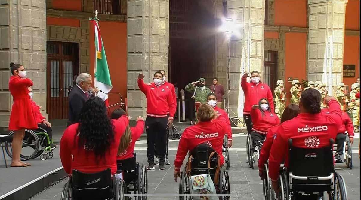 Rosa Carolina Castro participó en el abanderamiento a Tokio