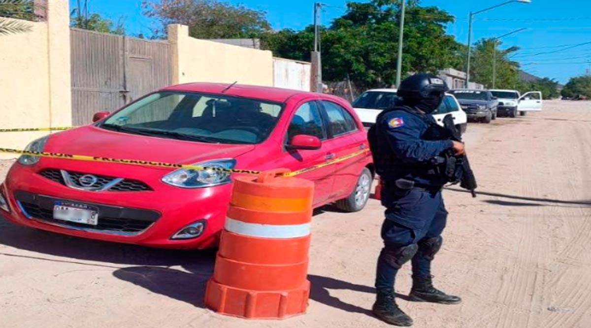 Detienen a una mujer en posesión de cartuchos útiles y un vehículo con reporte de robo en La Paz