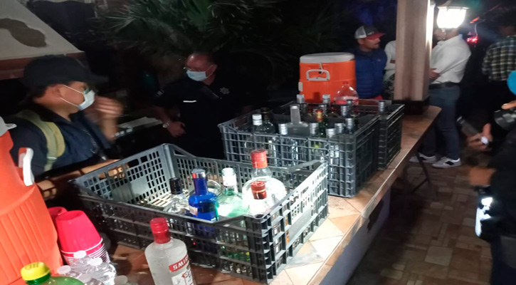 Aseguran en fiesta clandestina 26 botellas de bebidas alcohólicas y retiraron alrededor de 250 adolescentes en Los Cabos