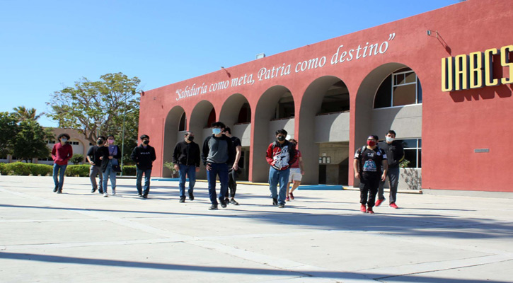 “No hay que confiarnos por la baja en contagios de Covid-19”, pide Rector de la UABCS a comunidad universitaria