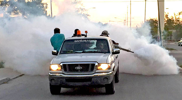 Fumigan para prevenir dengue en Loreto