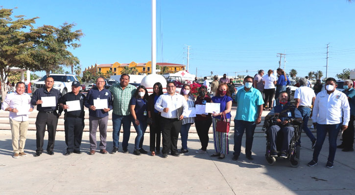 Recibieron certificados 18 personas que egresaron la Preparatoria Abierta en CSL