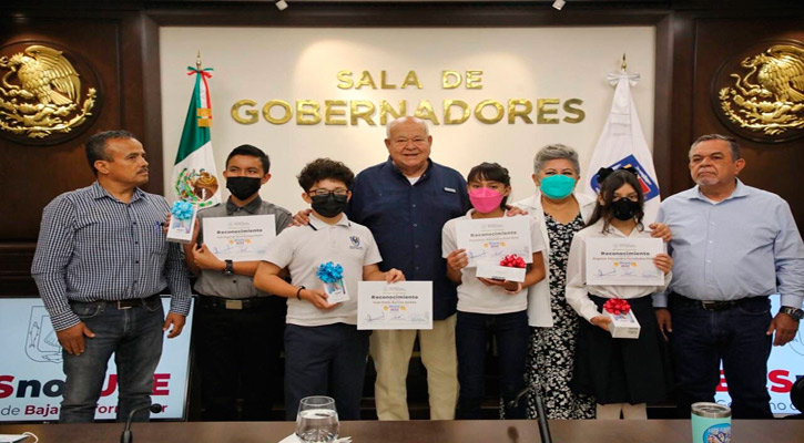 Reconoce Gobernador a ganadores de la Olimpiada Estatal del Conocimiento Infantil