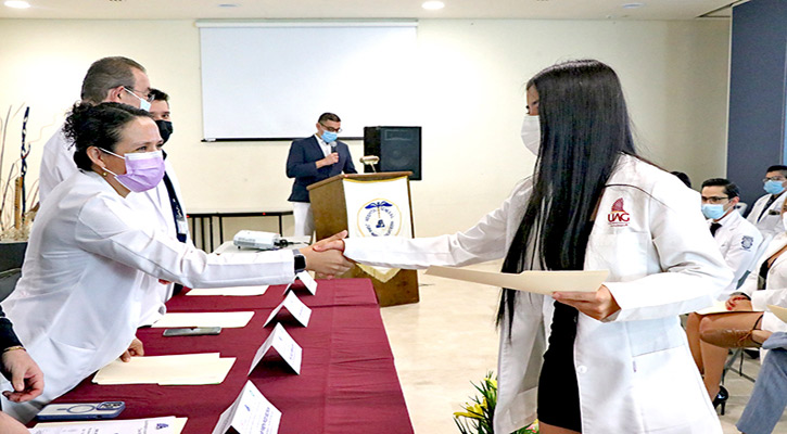 Convocan a pasantes de medicina a ejercer sus conocimientos con conciencia social