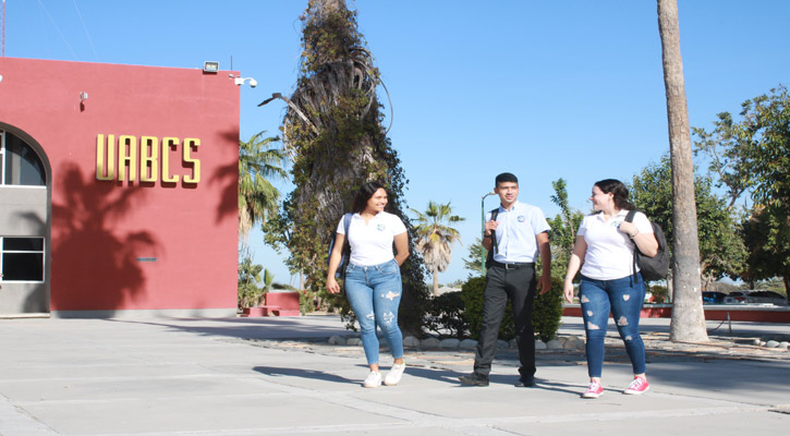 Apoya la UABCS a sus estudiantes con programa de becas de exención al pago semestral