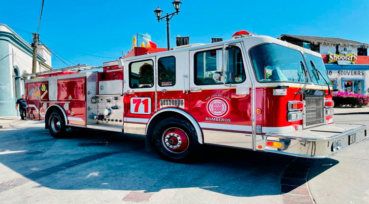 Dona empresa una máquina extintora a los Bomberos de SJC