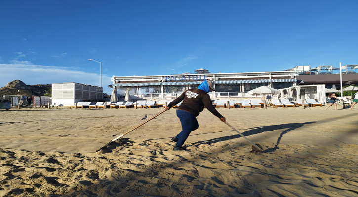 Limpian playas de Los Cabos para mantenerlas en óptimas condiciones