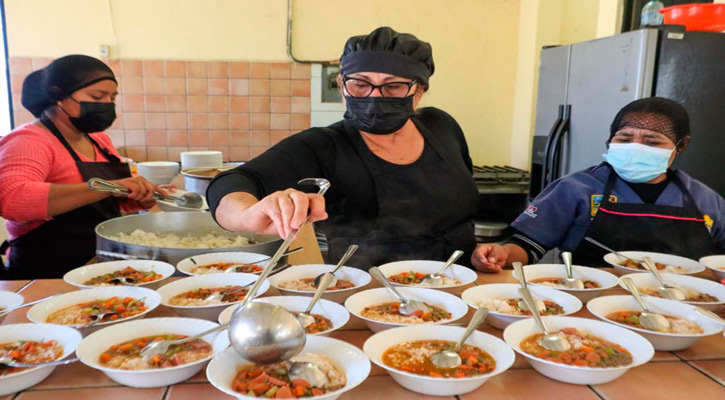 Han otorgado más de 20 mil desayunos calientes en 26 escuelas de Los Cabos en 3 semanas