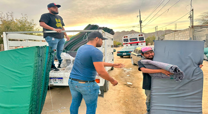 Apoyan con colchonetas y cobijas a familias afectadas por el incendio ocurrido en La Ballena