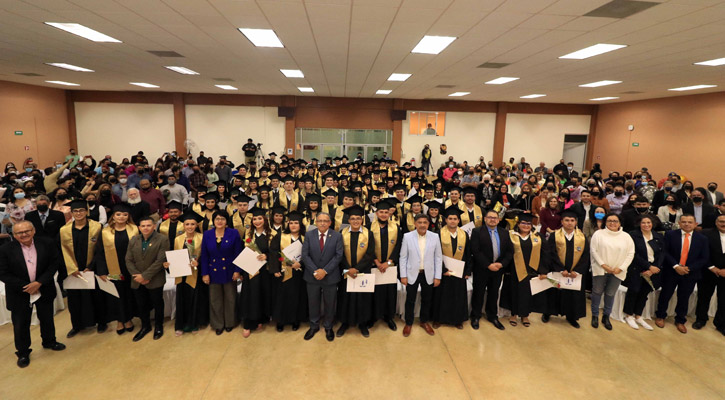 Egresaron 284 estudiantes de la UABCS Campus La Paz