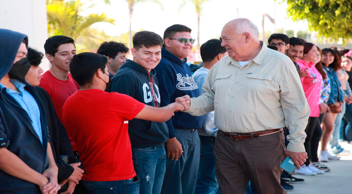 “Se transformarán las comunidades con una educación honesta y trabajo en equipo”: Gobernador