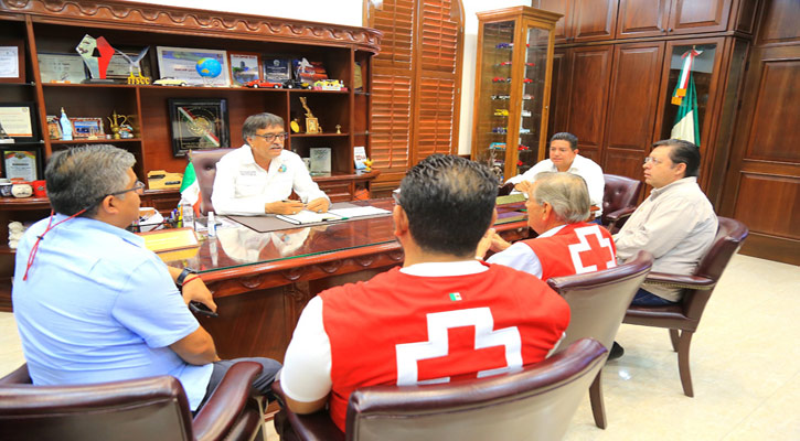 Refrenda Alcalde de Los Cabos apoyo a la Cruz Roja con recurso humano y ambulancia