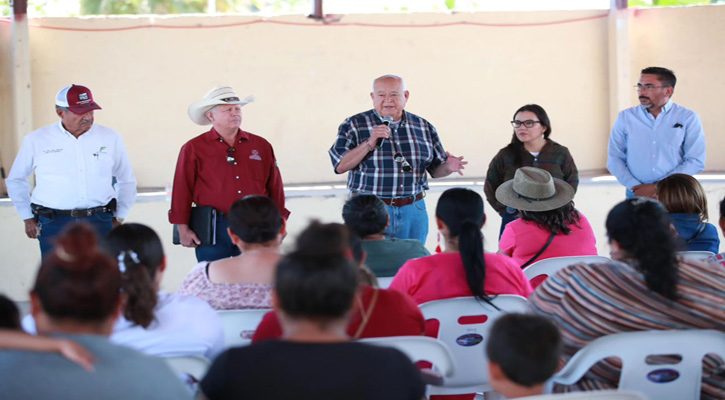 Entregó el Gobernador apoyos a pequeños propietarios y productores de Benito Juárez y Ramaditas