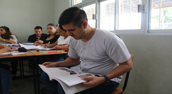 Se repartieron en BCS al 100% los libros de texto de preescolar y primaria; en septiembre los de secundaria