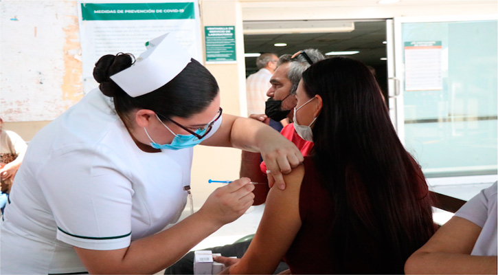 Vacunan contra el Covid-19 en Centros de Salud a mayores de 18 años en BCS