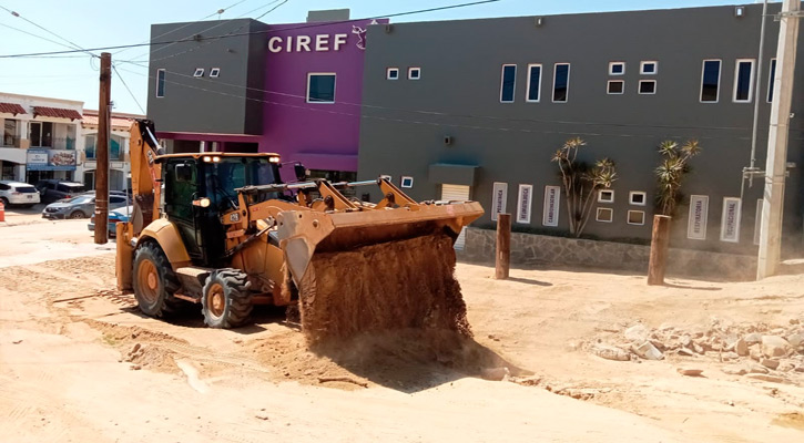 Trabajan en Los Cabos para restablecer lo más pronto posible las vías de comunicación