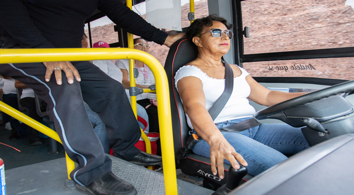 Un total de 20 mujeres forman parte de la primera generación del curso “Mujeres al Volante” en La Paz