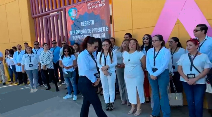 Protesta personal del Poder Judicial Federal ante intento de quitarles servicio médico