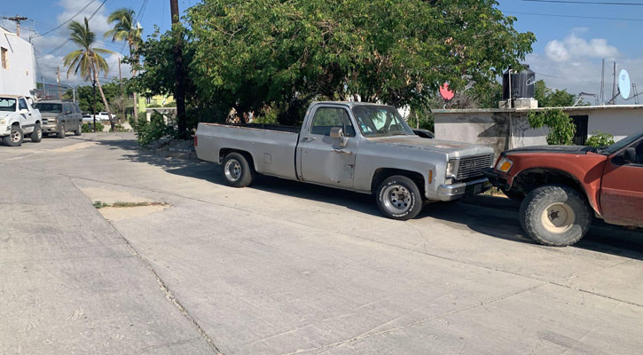 Notifican en Los Cabos a propietarios de autos que se encuentran en condición de abandono en las calles