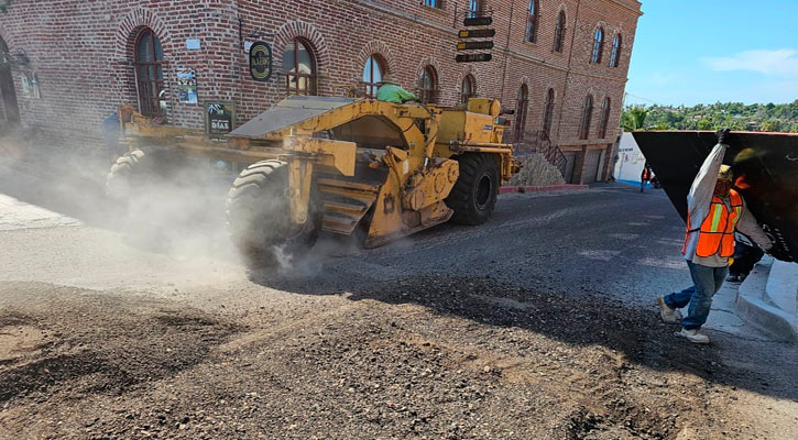 Reencarpetan calle Topete en Todos Santos