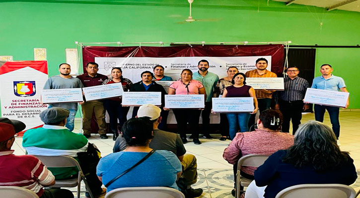 Entregaron microfinanciamientos a 92 familias de la zona norte de BCS