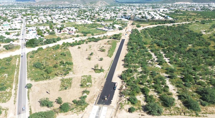 Supervisan avances de obra en el Circuito Vial Sur de La Paz