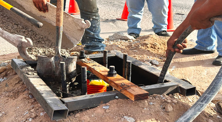 Colocan bases para instalar semáforos en libramientos en La Paz