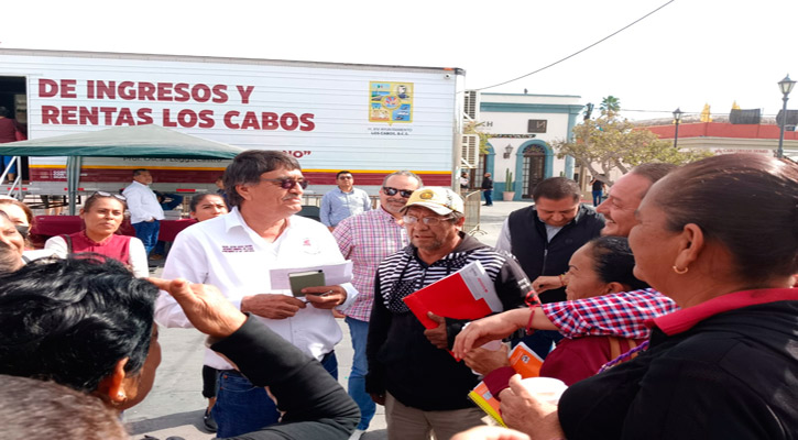 Plantean familias de la colonia Vista Hermosa requerimiento de apoyo al Alcalde de Los Cabos