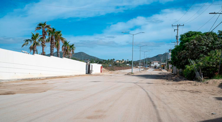 Atenderán necesidades en materia de servicios públicos de habitantes de la calle Lirio en CSL