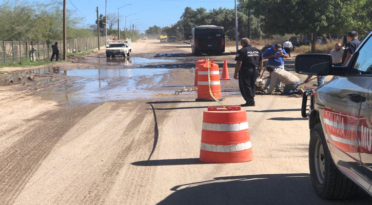 Reparan fuga de línea de drenaje en La Ribera  