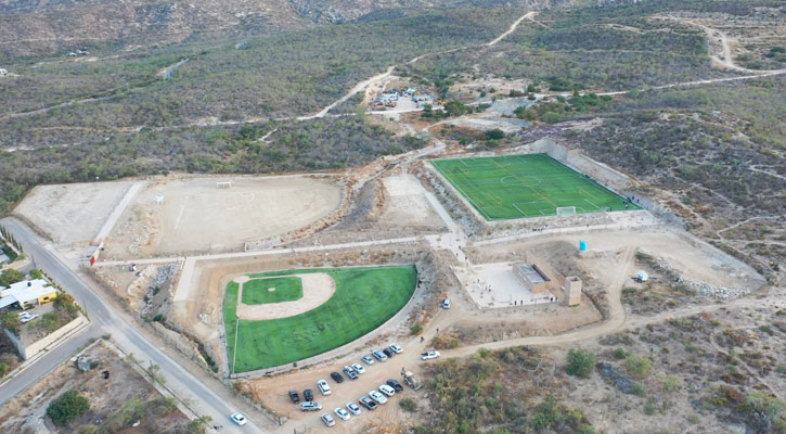 Avanza construcción de la Unidad Deportiva en el Rincón de La Playa