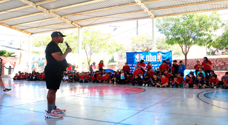 Participan alumnos de La Paz y Los Cabos en clínicas de basquetbol con instructores de la NBA Jr