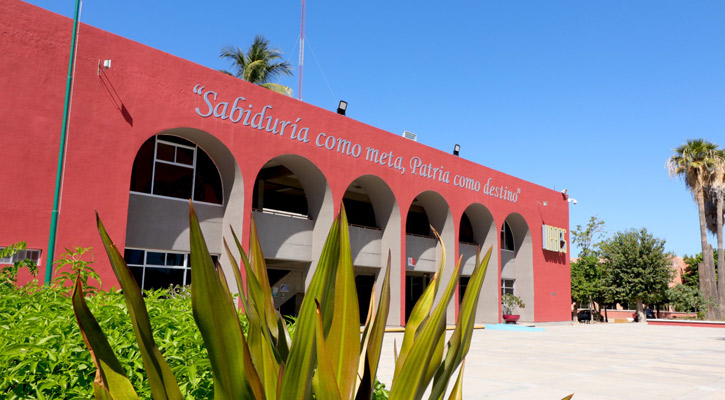 Llega a 48 años de presencia académica la UABCS