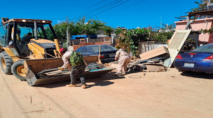 Levantan ramas y cacharros en Los Cabos para mejorar la vialidad