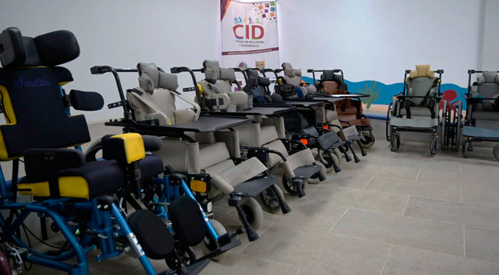 Entregan 10 sillas de ruedas para personas con parálisis cerebral infantil en Los Cabos