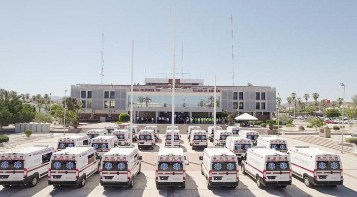 Entregó ambulancias, apoyos de movilidad visual y auditiva el gobierno y Beneficiencia Pública en BCS