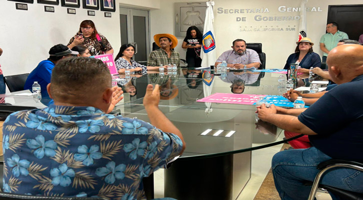 Atiende gobierno de BCS a manifestantes inconformes sobre la ley a favor del cambio de género y nombre