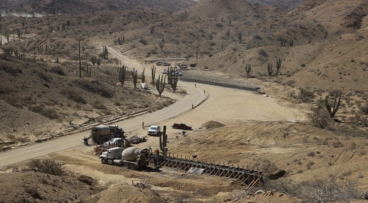 Supervisan construcción de la carretera Bahía Tortugas-Punta Eugenia